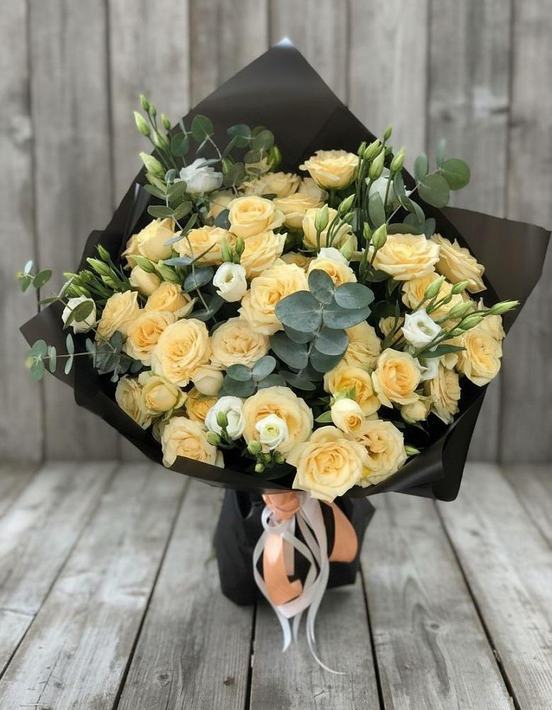 Букет цветов из: Розы и Лизиантусы в Нагорске