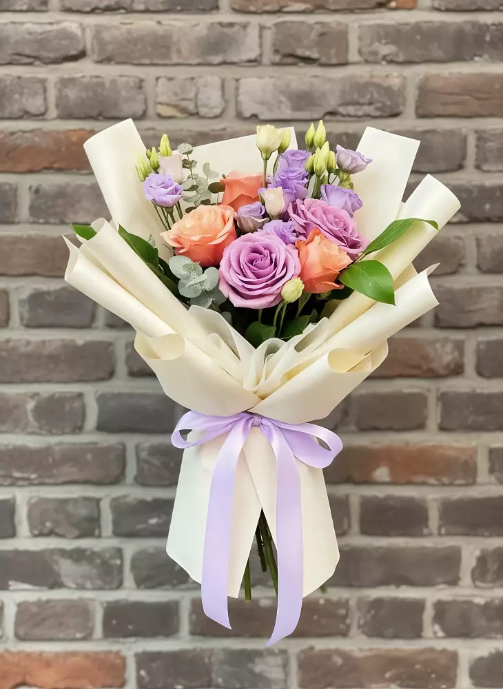 Букет цветов из: Лизиантусы и Розы в Нагорске