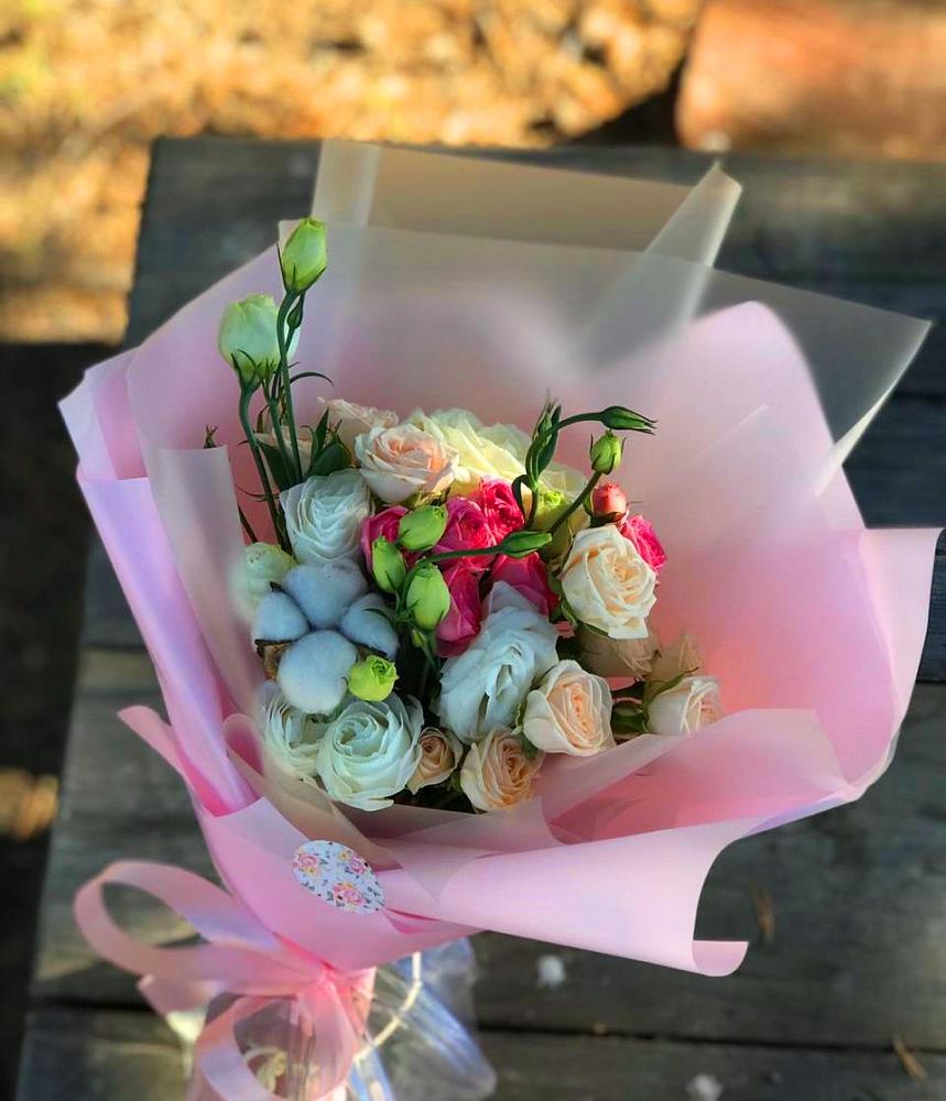 Букет цветов из: Розы и Лизиантусы в Нагорске