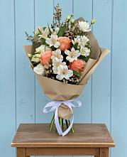 Букет цветов из:  Альстромерии, Лизиантусы, Розы и Хризантемы в Нагорске