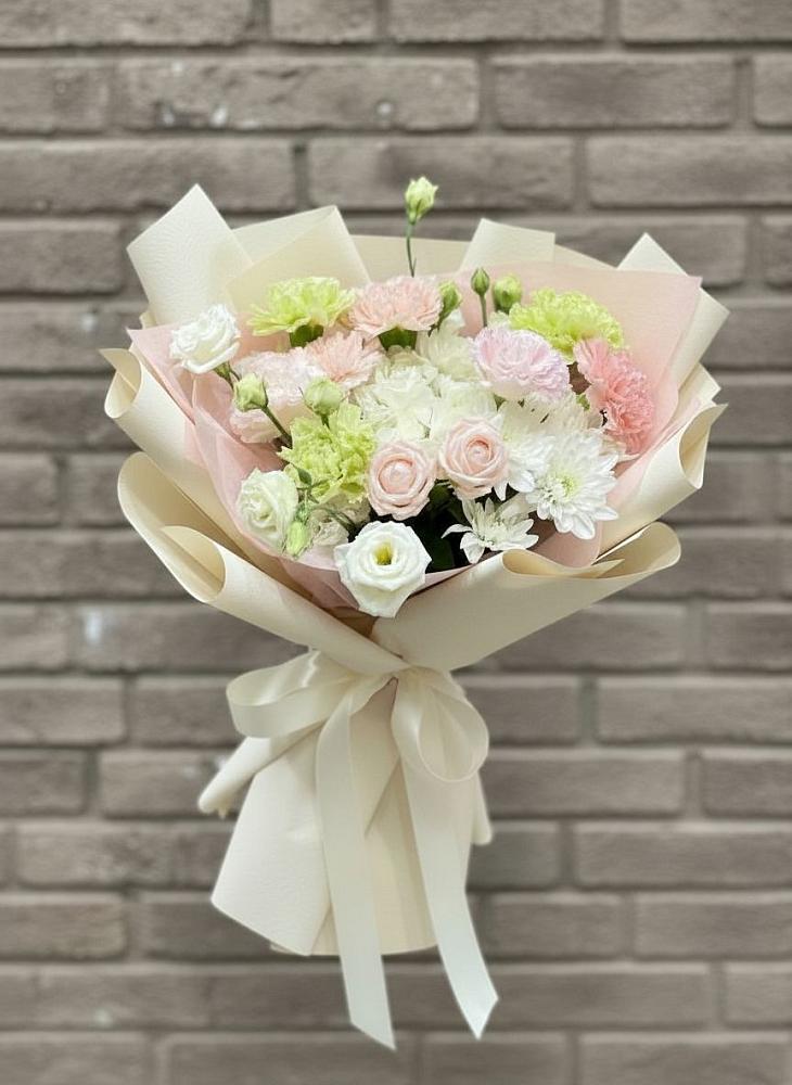 Букет цветов из: Гвоздики, Розы, Лизиантусы и Хризантемы в Нагорске