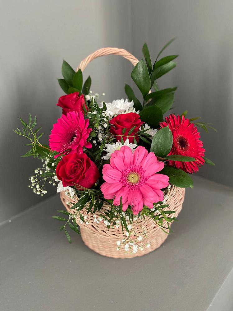 Цветочная композиция из Розы, Хризантемы и Герберы в корзине в Нагорске