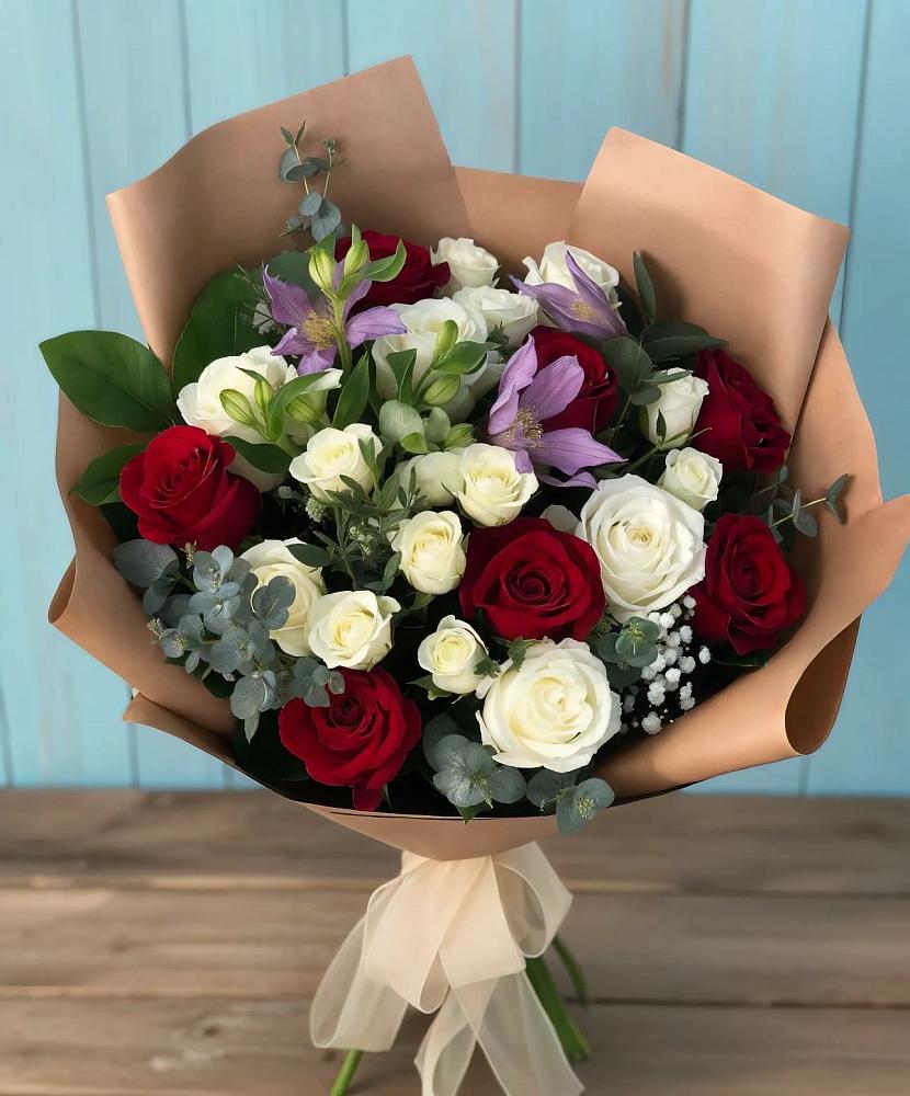 Букет цветов из: Розы и Альстромерии в Нагорске