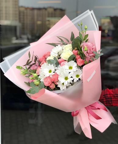 Букет цветов из: Розы, Лизиантусы и Хризантемы в Нагорске