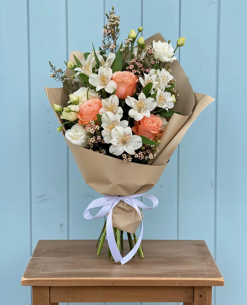 Букет цветов из: Альстромерии, Лизиантусы, Розы и Хризантемы в Нагорске