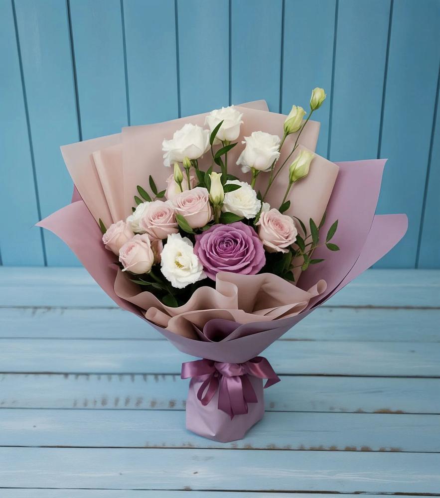 Букет цветов из: Розы и Лизиантусы в Нагорске